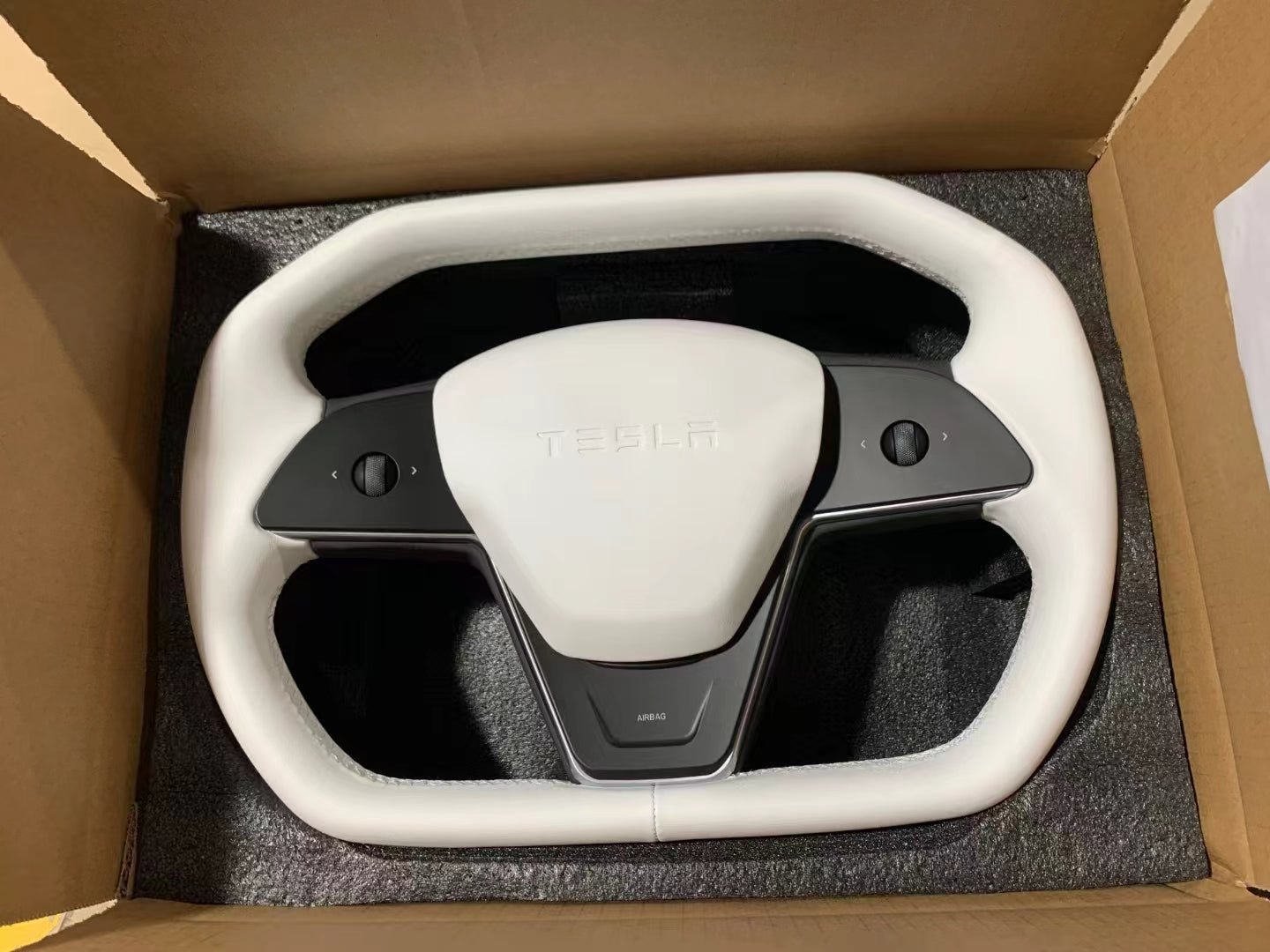 New Cyber Design Steering Wheel for Model Y /3